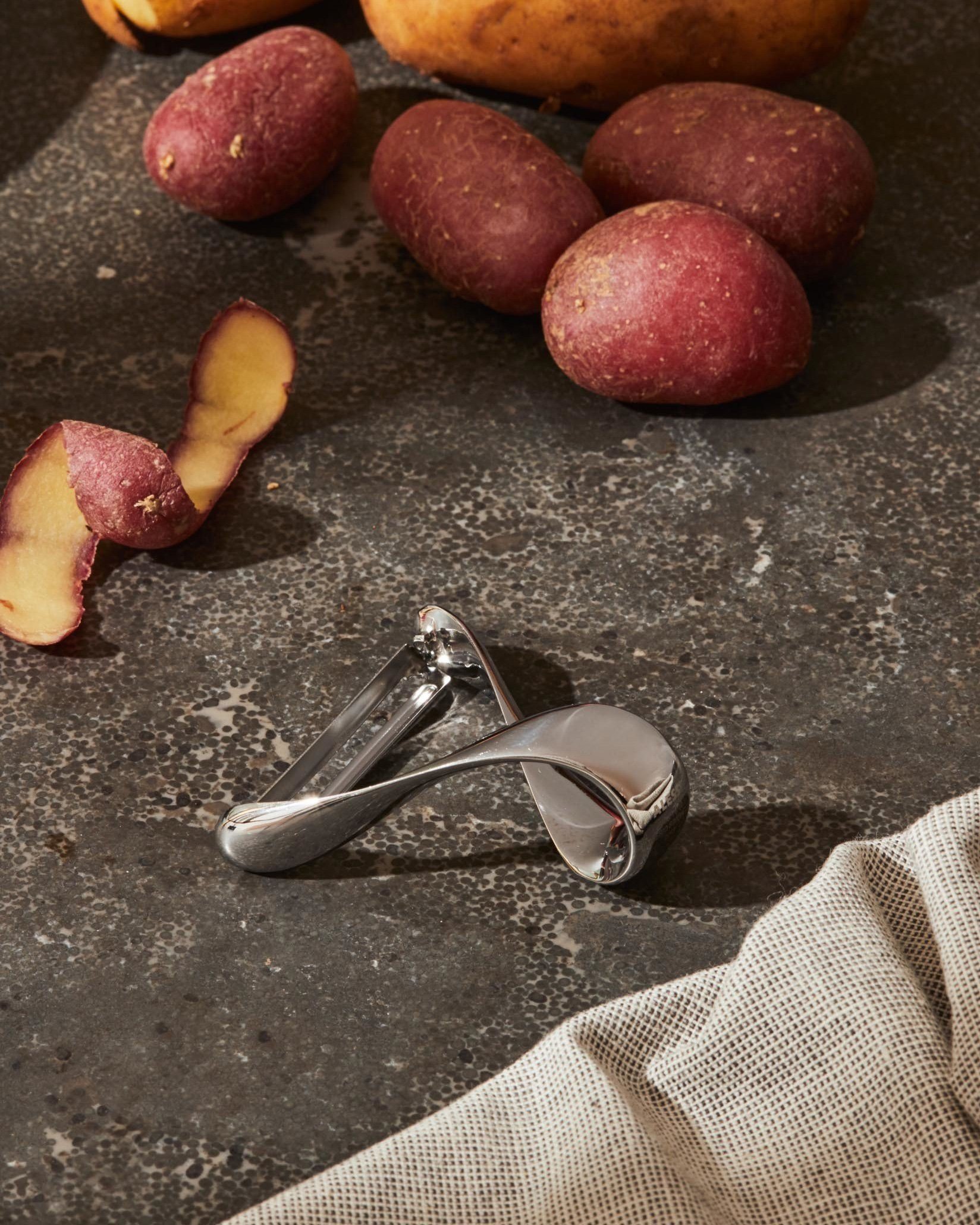 Sfrido Ergonomic Peeler by Valerio Sommella Studio for Alessi